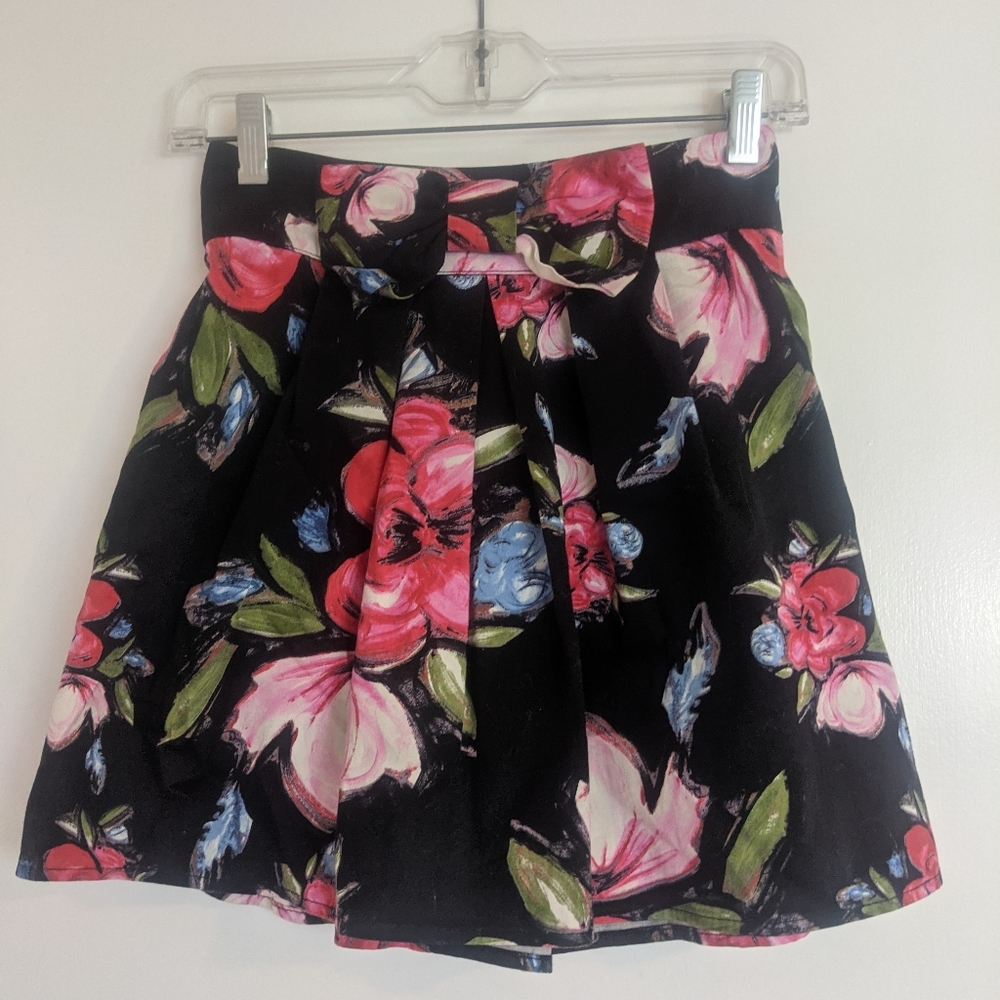 Floral skirt with bow